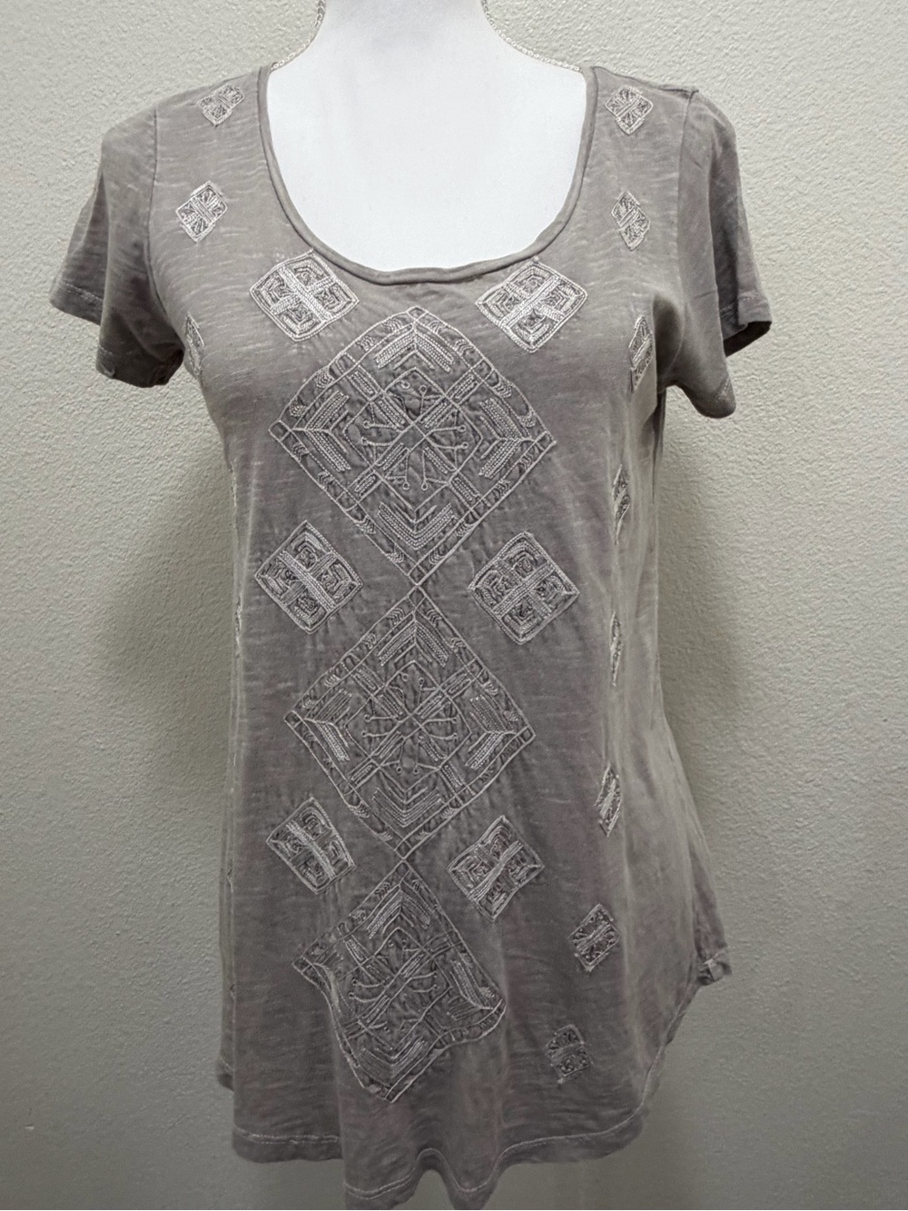 Lucky Brand taupe and cream embroidered short sleeve top, small